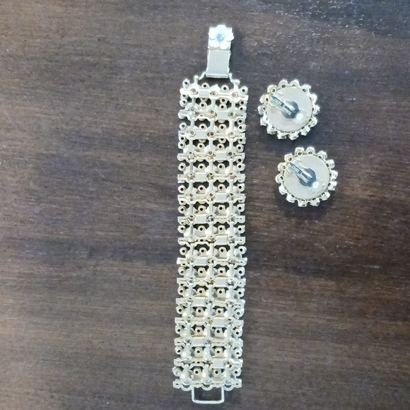 Bracelet and Clip Earring Set Goldtone and Blues - Picture 5 of 14